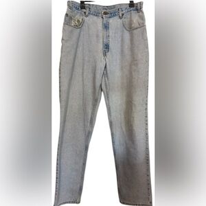 Vintage Levi’s 545 Loose Fit Jeans
Size: W36 L34
Made in Mexico — 100% Cotton